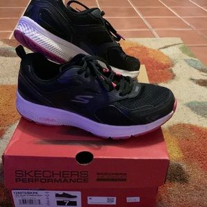 Sketchers go run, consistent size 7